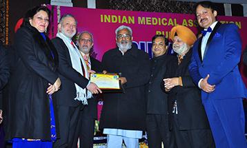 Dr.Zora Singh receiving award by Punjab Health Minister Mr Surjit Kumar Jyani - Desh Bhagat University